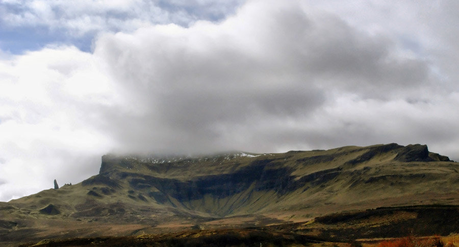Coire Scamadal (Old Man of Storr).jpg