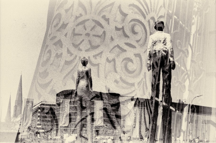 Balkenhol vor dem Hühnerposten.jpg