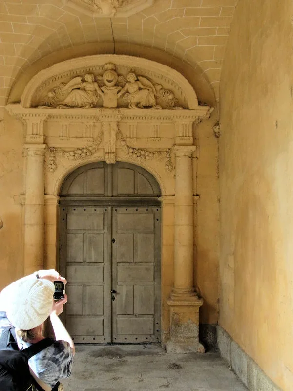 redon-door.webp