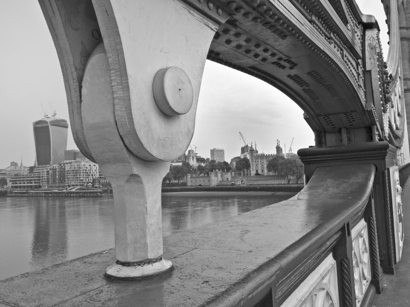 B&W  Rivet on Tower Bridge.jpg