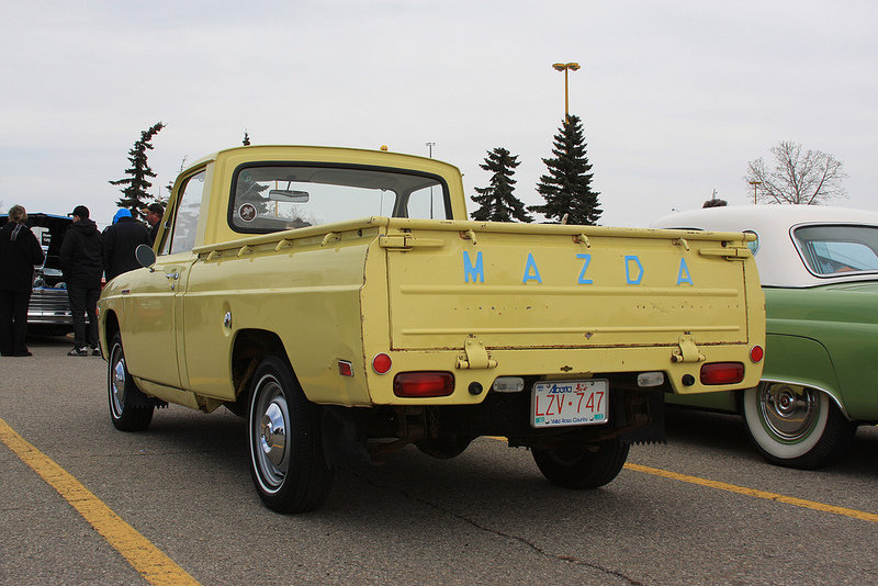 1975-Mazda-B1800-pickup-truck-rear.jpg
